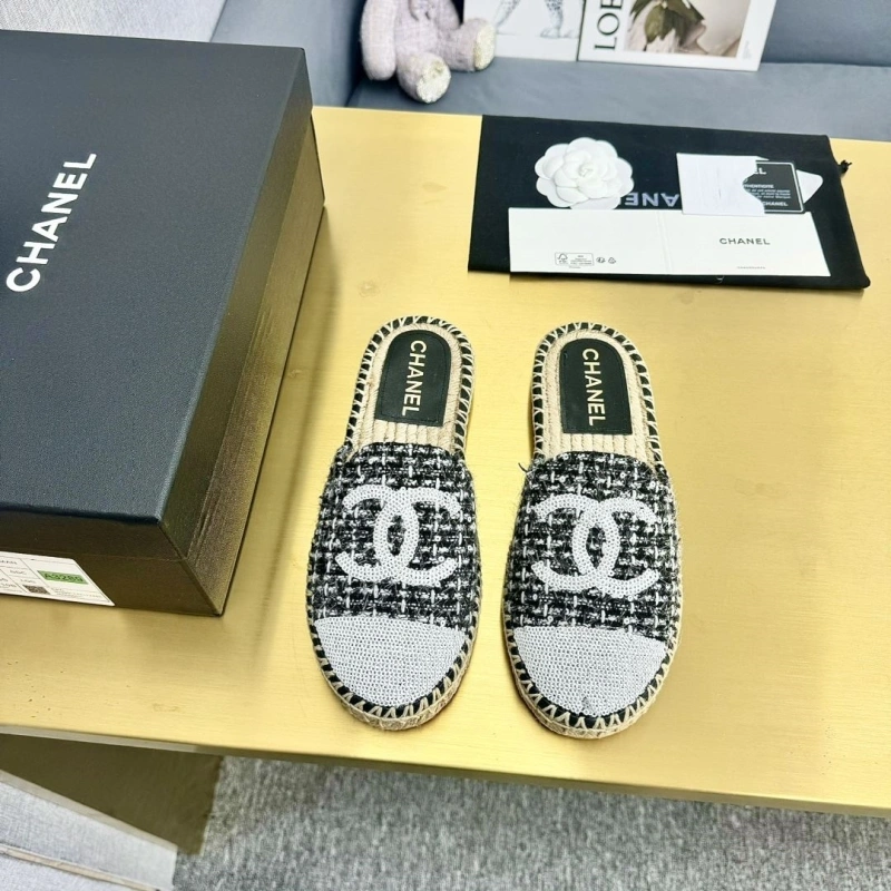 Stylish Chxnxl Slippers 130358