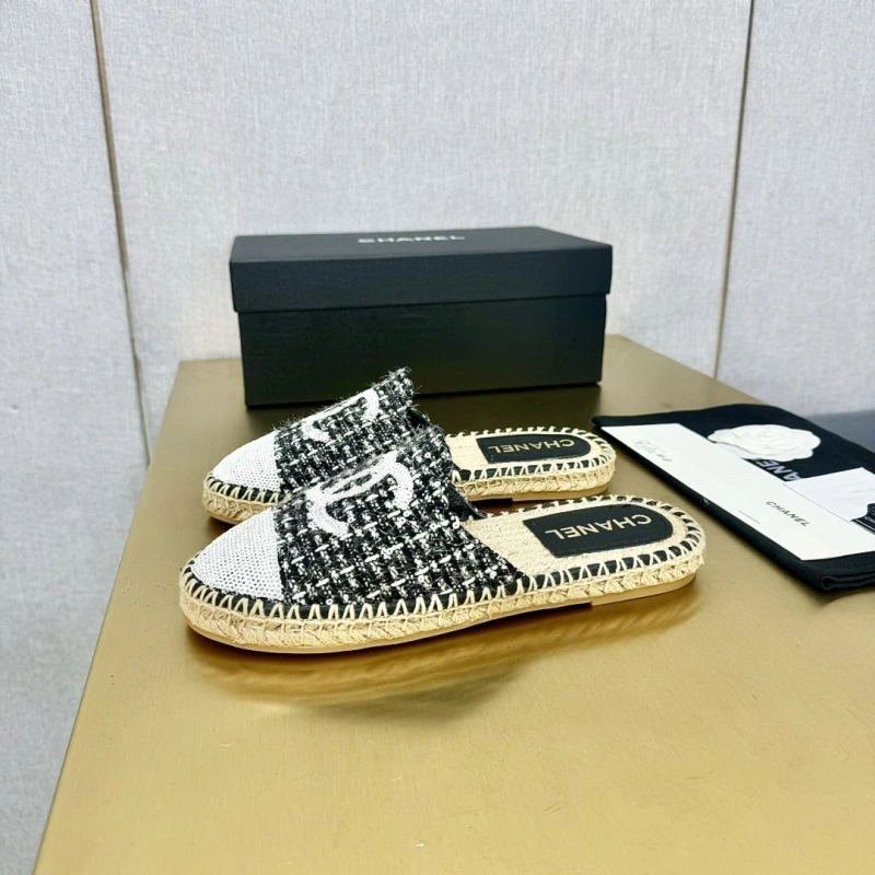 Stylish Chxnxl Slippers 130358