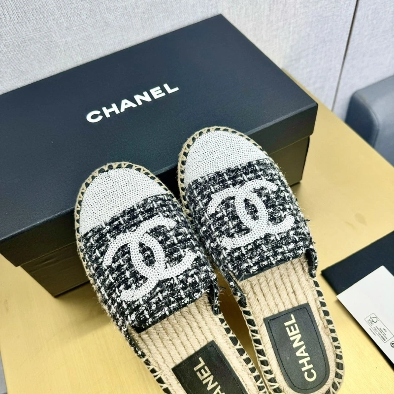 Stylish Chxnxl Slippers 130358