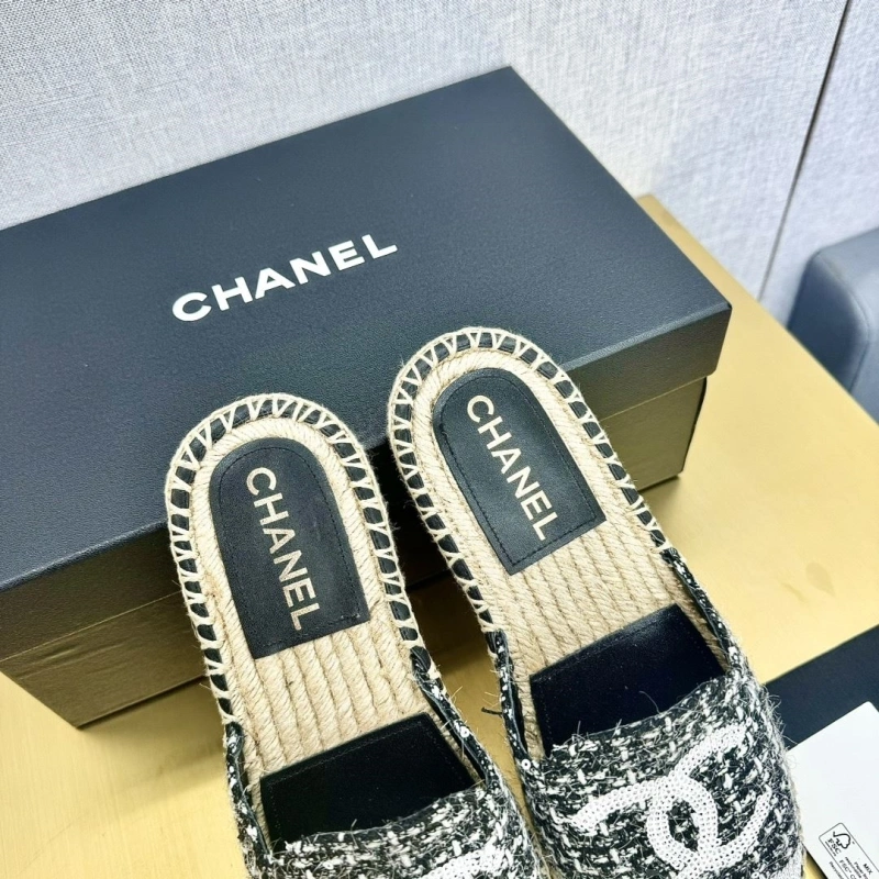 Stylish Chxnxl Slippers 130358