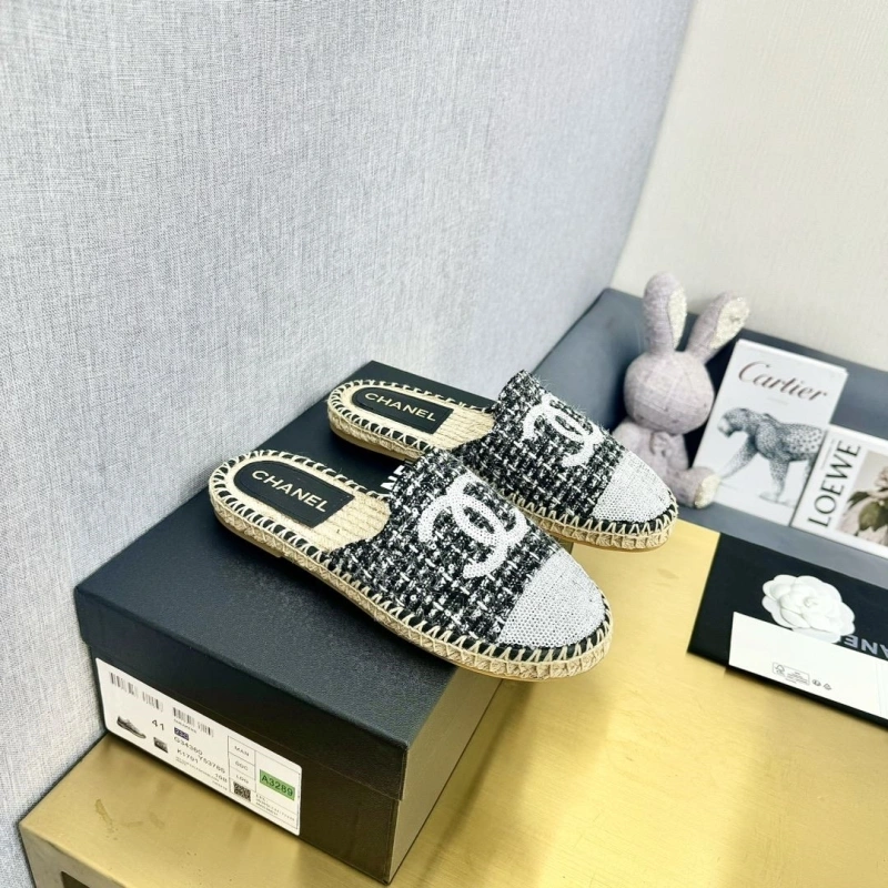 Stylish Chxnxl Slippers 130358