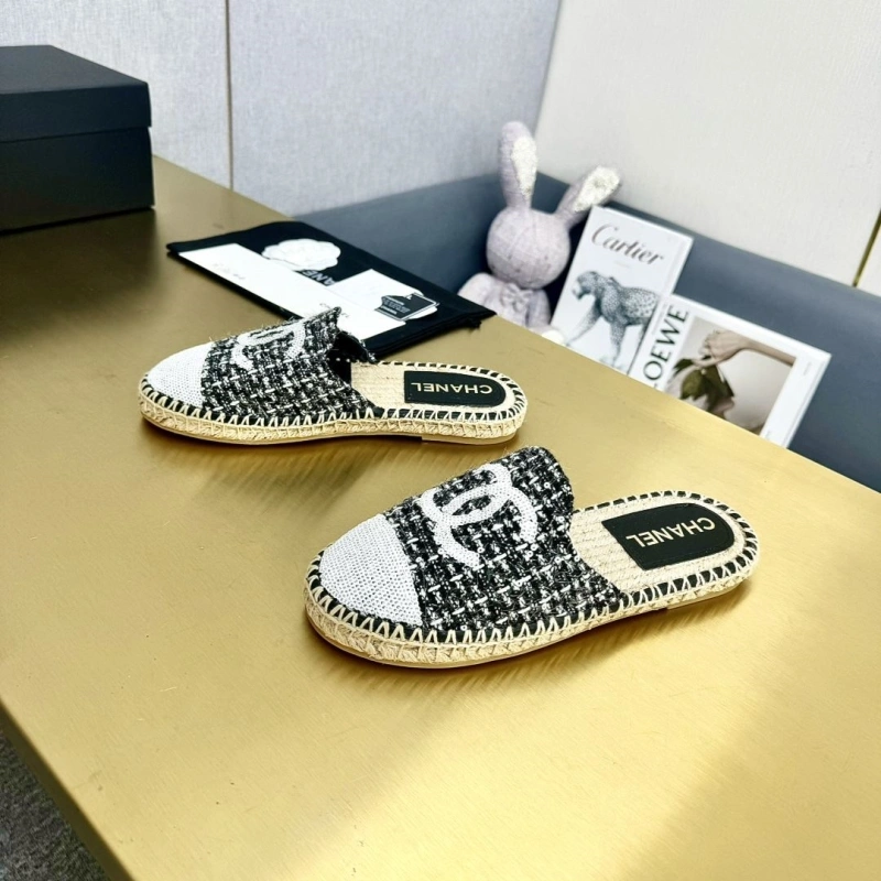 Stylish Chxnxl Slippers 130358