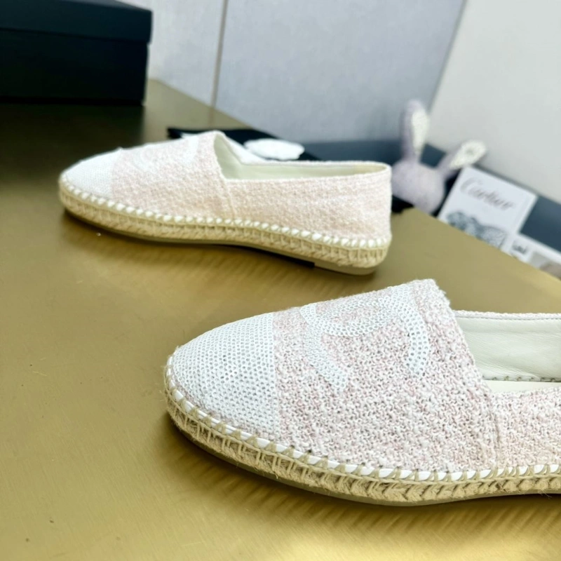 Resilient Chxnxl Flat Shoes 131673