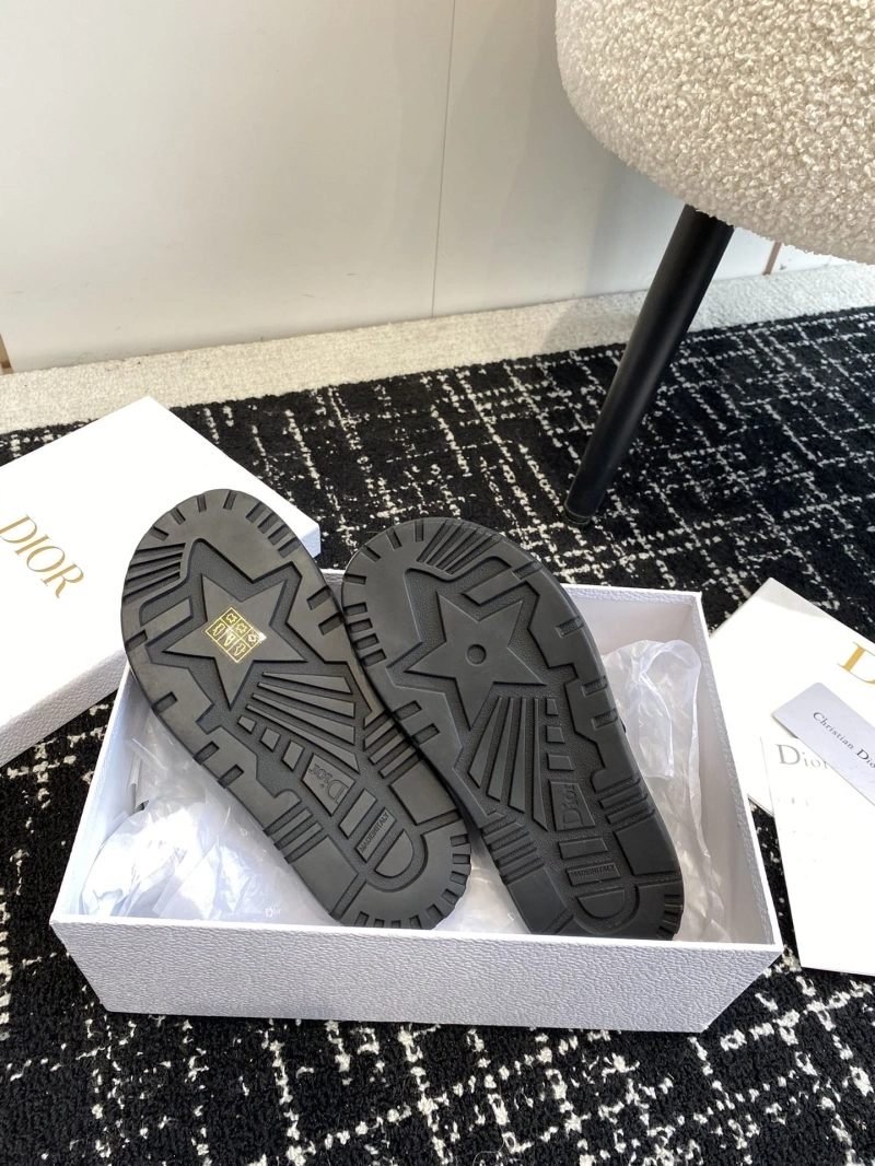 Reliable Chxnxl Slippers 130372