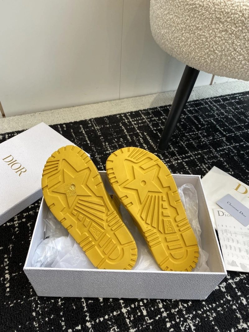 ModernLook Chxnxl Slippers 130357