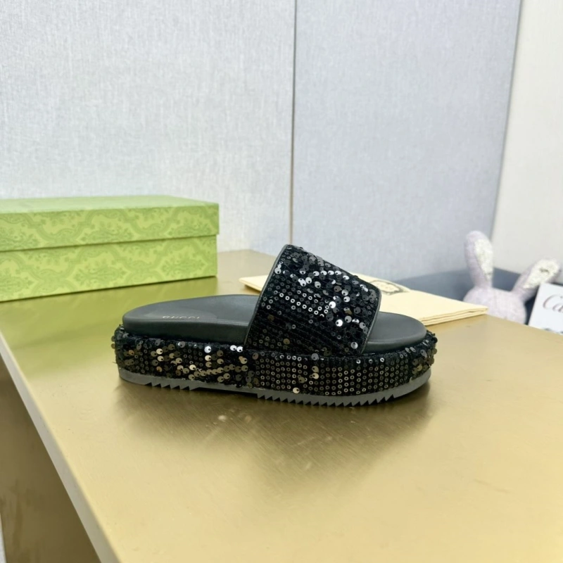 WellDesigned Gxccx Slippers 164740