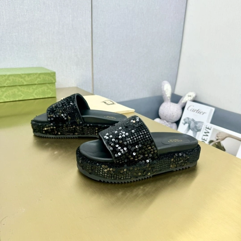 WellDesigned Gxccx Slippers 164740