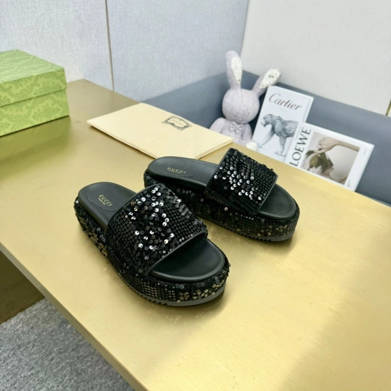 WellDesigned Gxccx Slippers 164740
