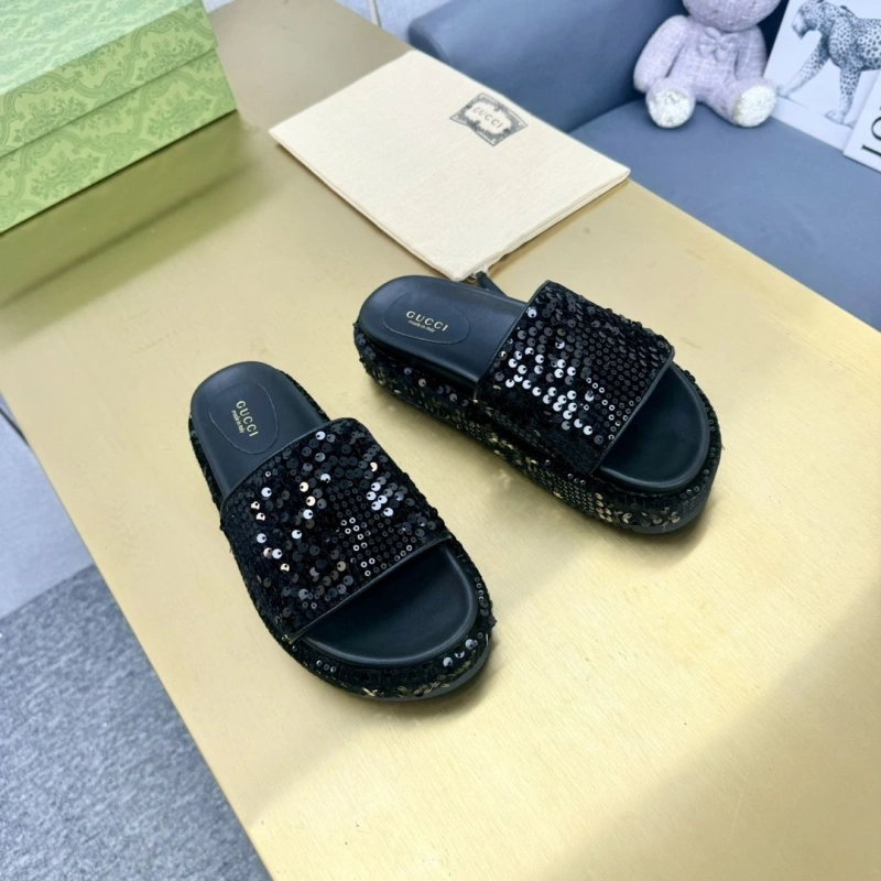 WellDesigned Gxccx Slippers 164740