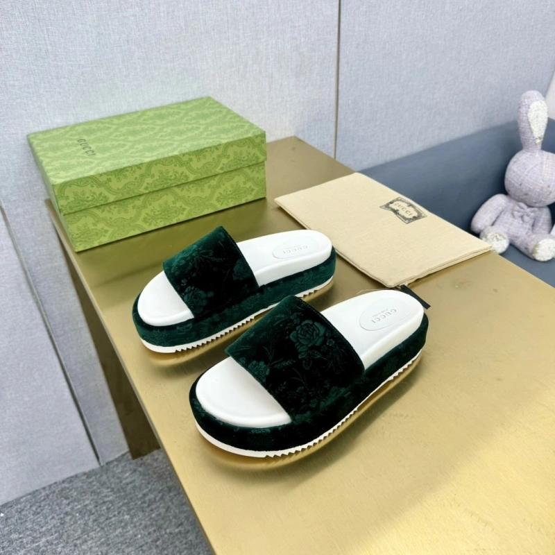 Sleek Gxccx Slippers 164737