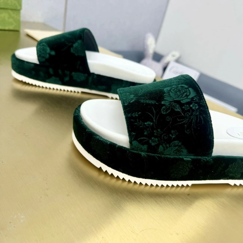 Sleek Gxccx Slippers 164737