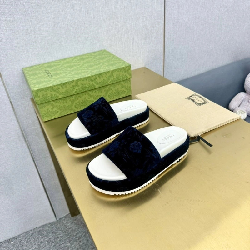 Sleek Gxccx Slippers 164736
