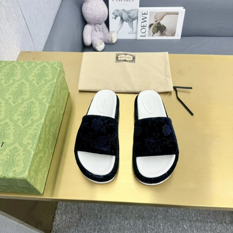 Sleek Gxccx Slippers 164736