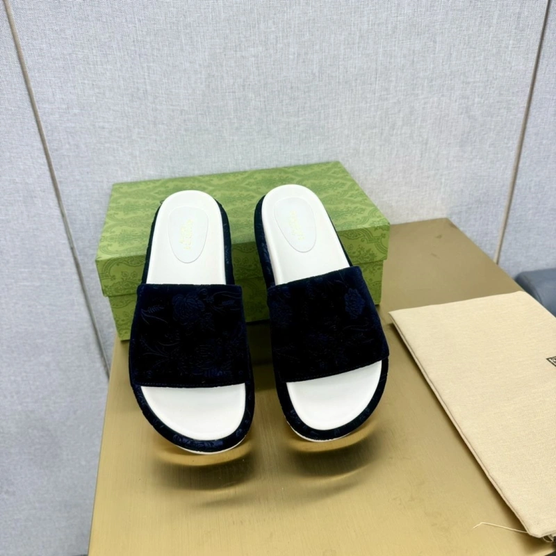 Sleek Gxccx Slippers 164736