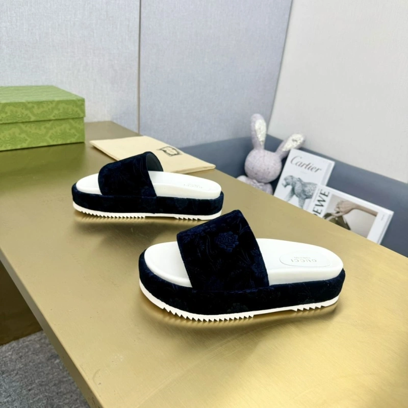 Sleek Gxccx Slippers 164736