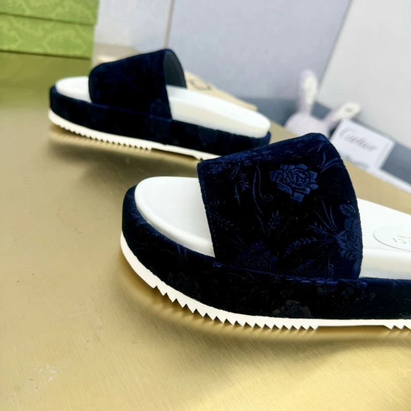 Sleek Gxccx Slippers 164736