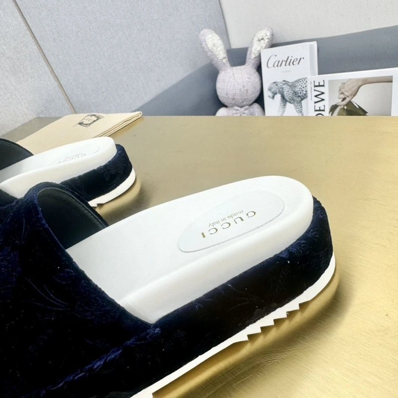 Sleek Gxccx Slippers 164736