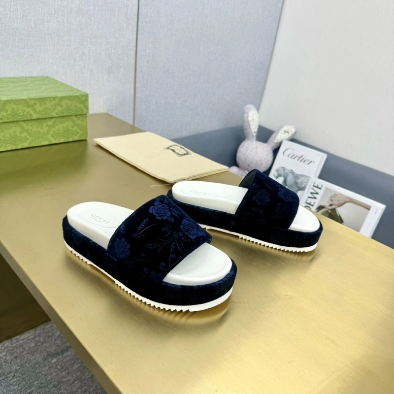 Sleek Gxccx Slippers 164736