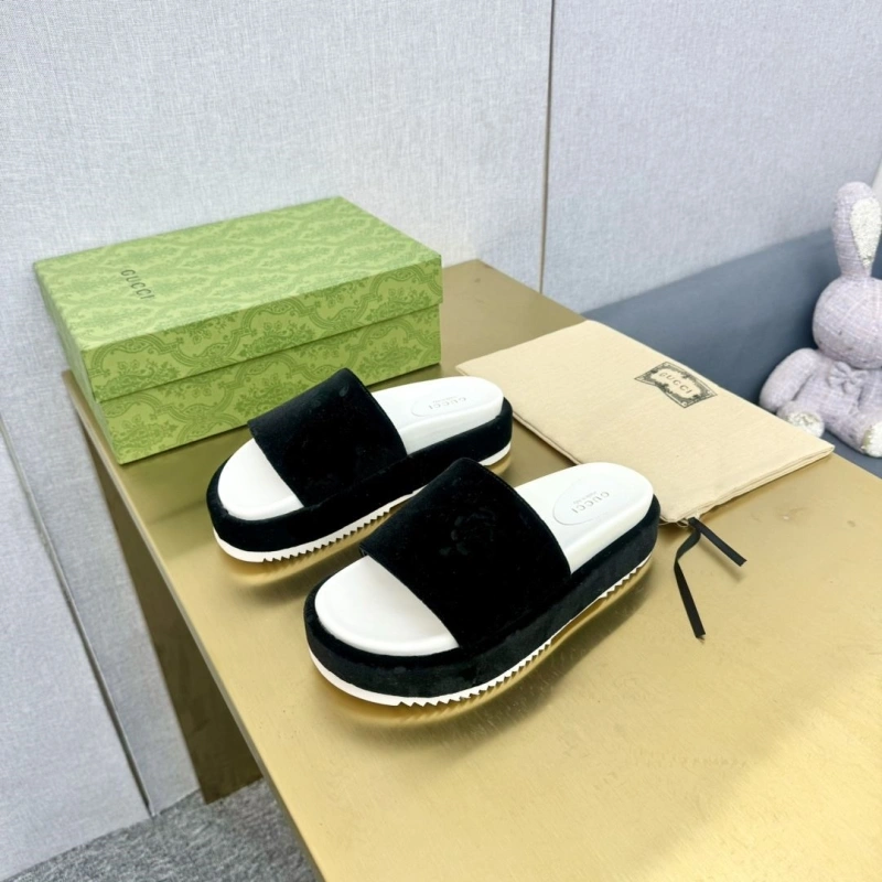 Vibrant Gxccx Slippers 164734