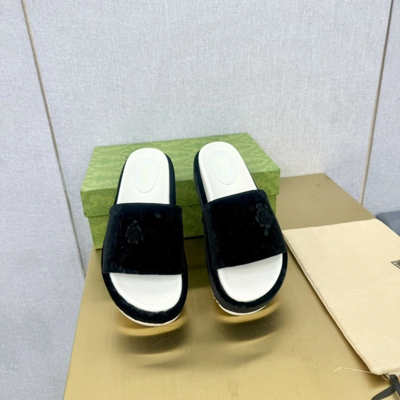 Vibrant Gxccx Slippers 164734