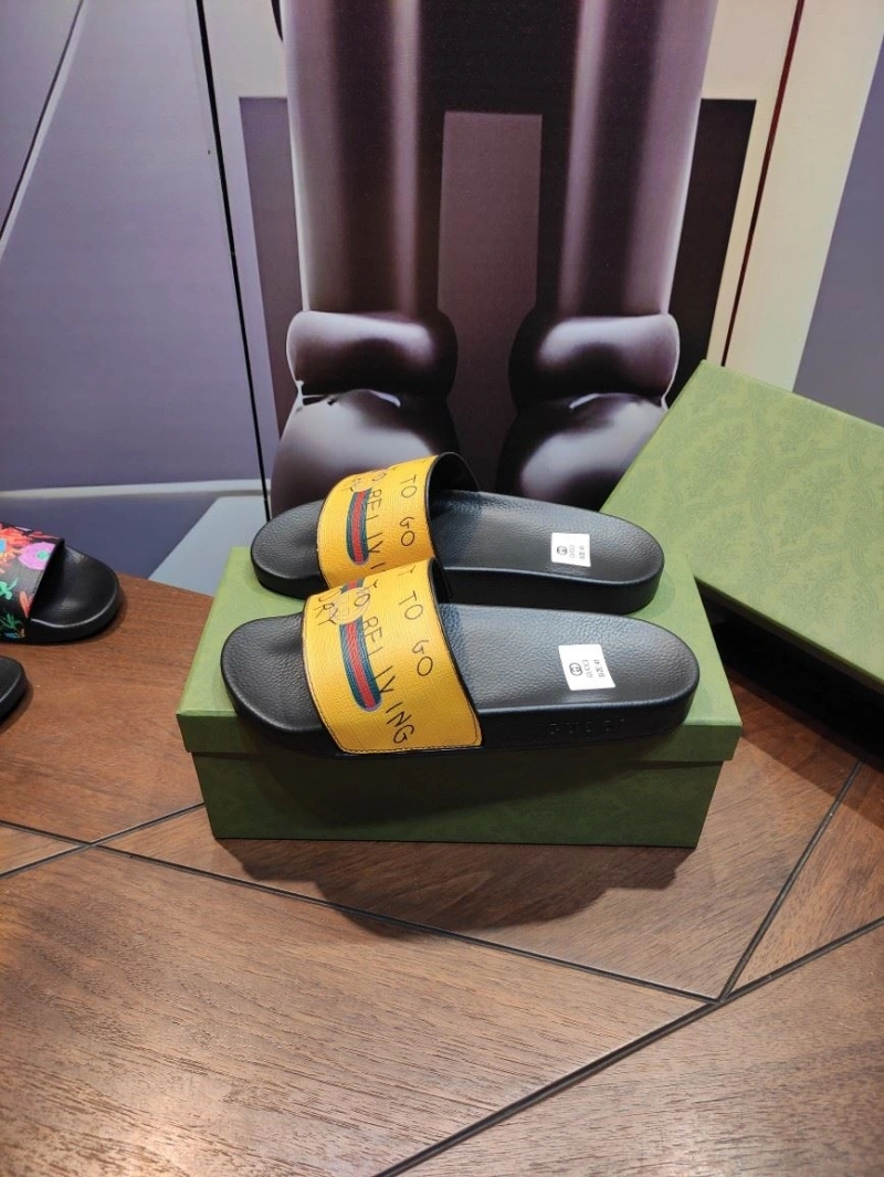 Versatile Gxccx Slippers 164716