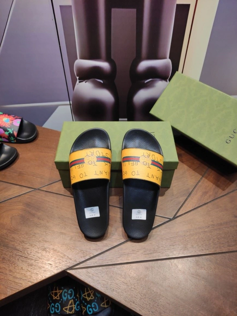 Versatile Gxccx Slippers 164716