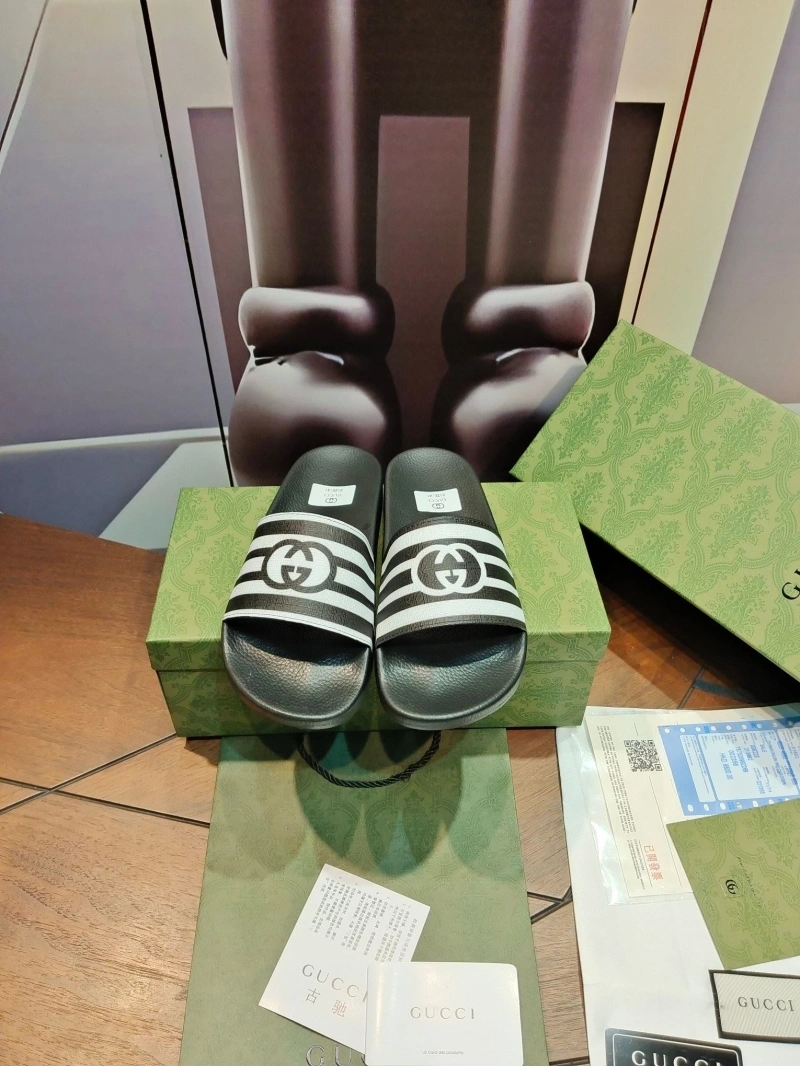 Versatile Gxccx Slippers 164674