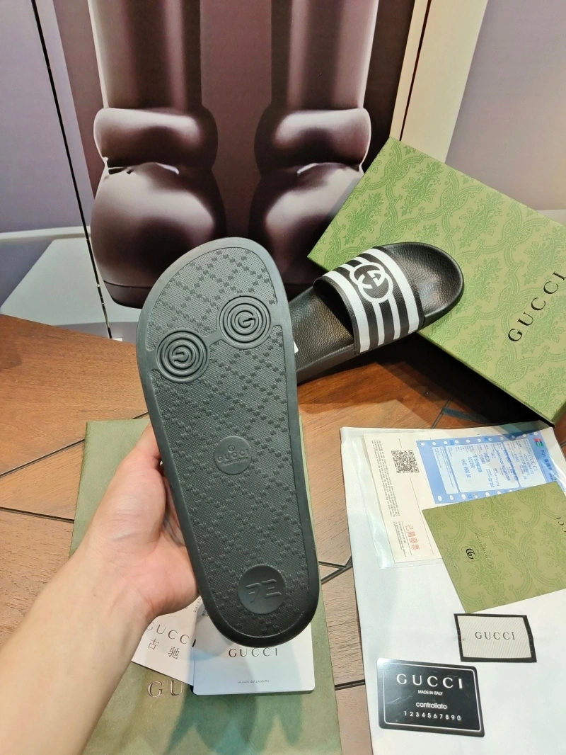 Versatile Gxccx Slippers 164674