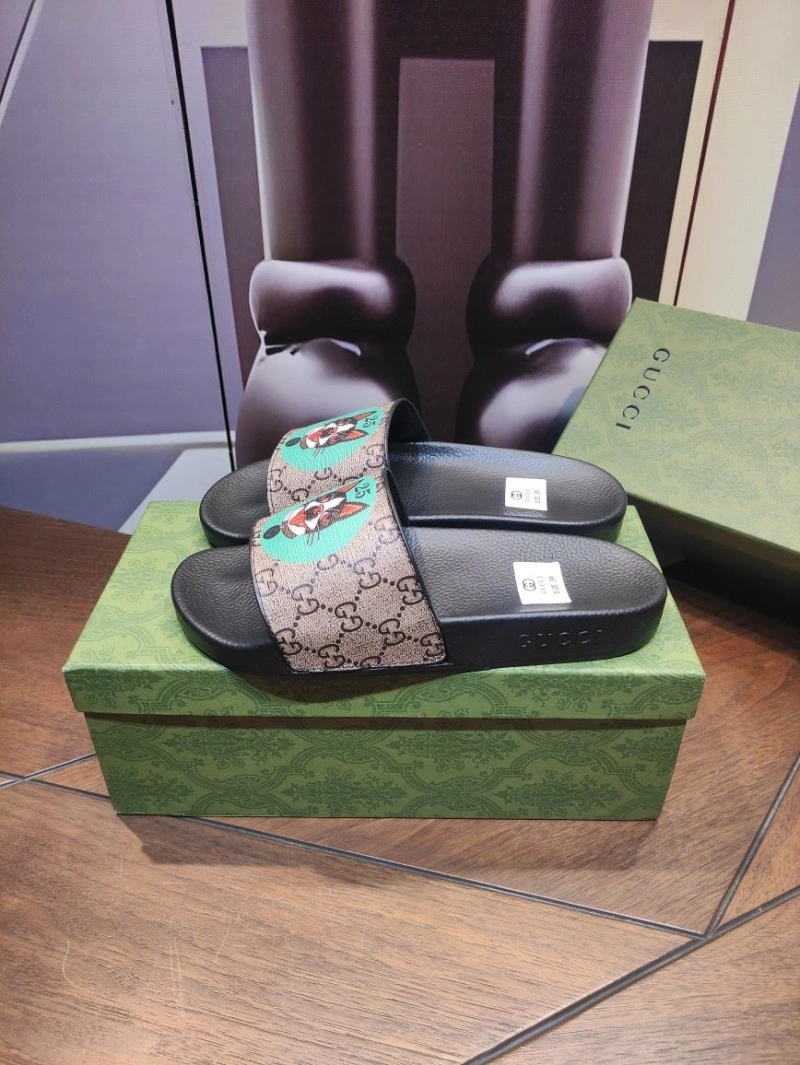 Versatile Gxccx Slippers 164628