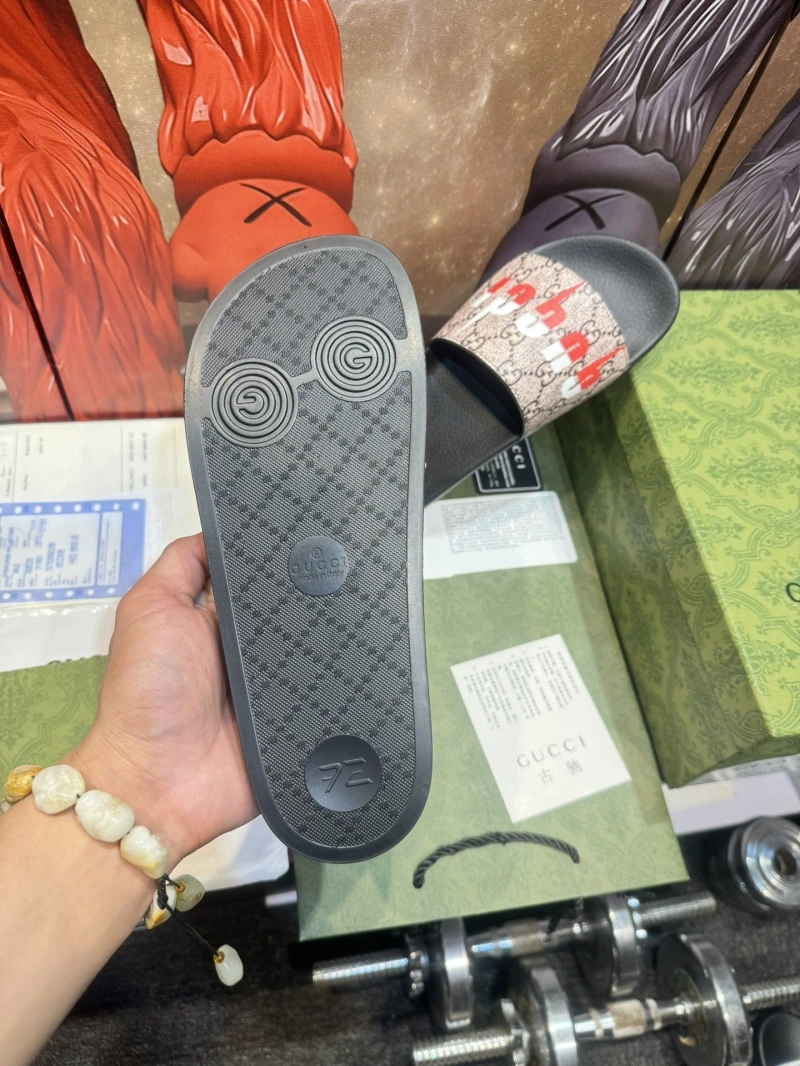 WellDesigned Gxccx Slippers 164599