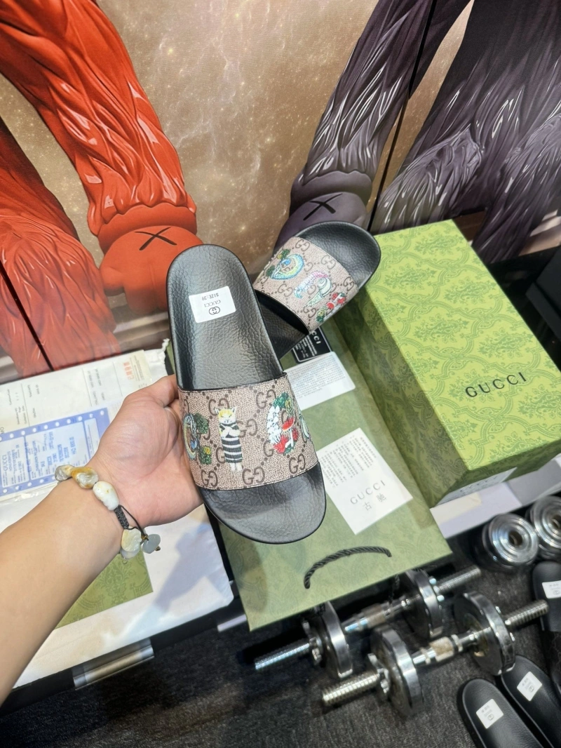 Versatile Gxccx Slippers 164606