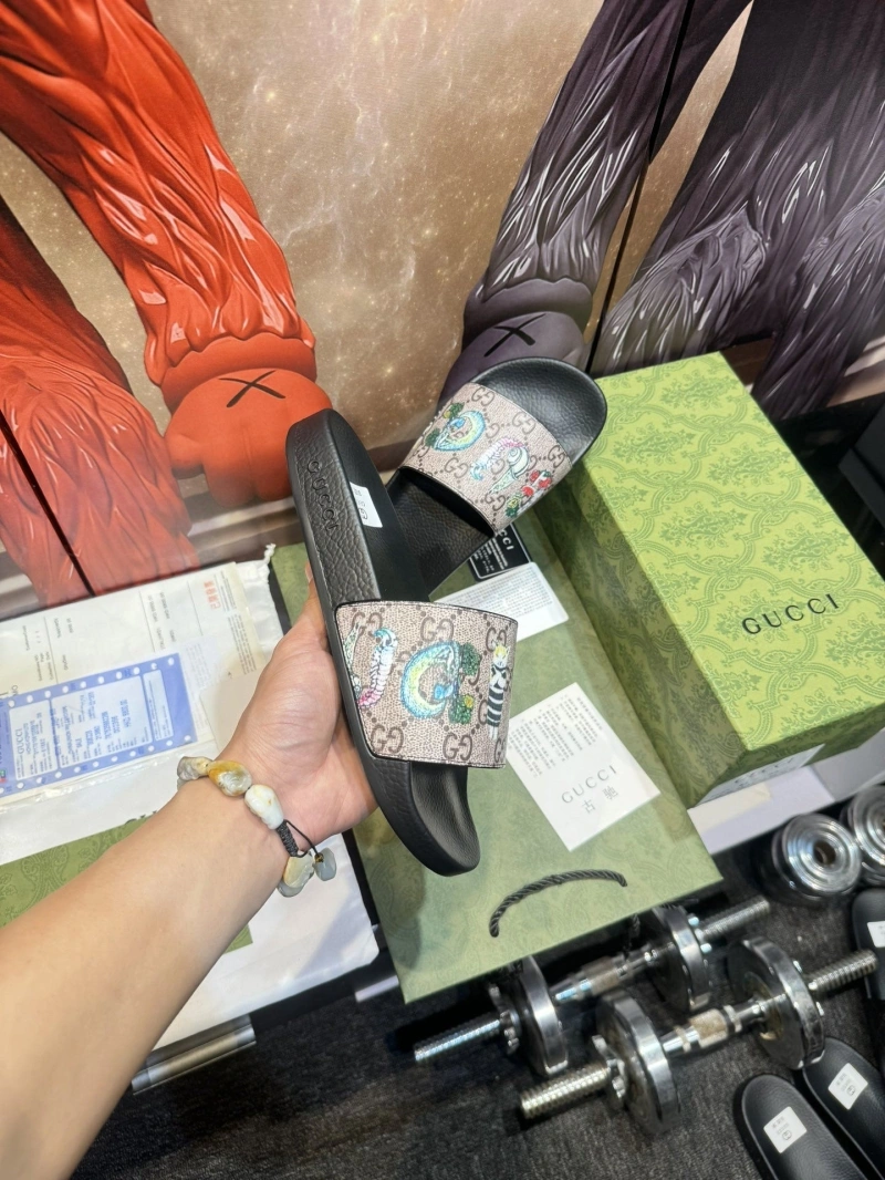Versatile Gxccx Slippers 164606