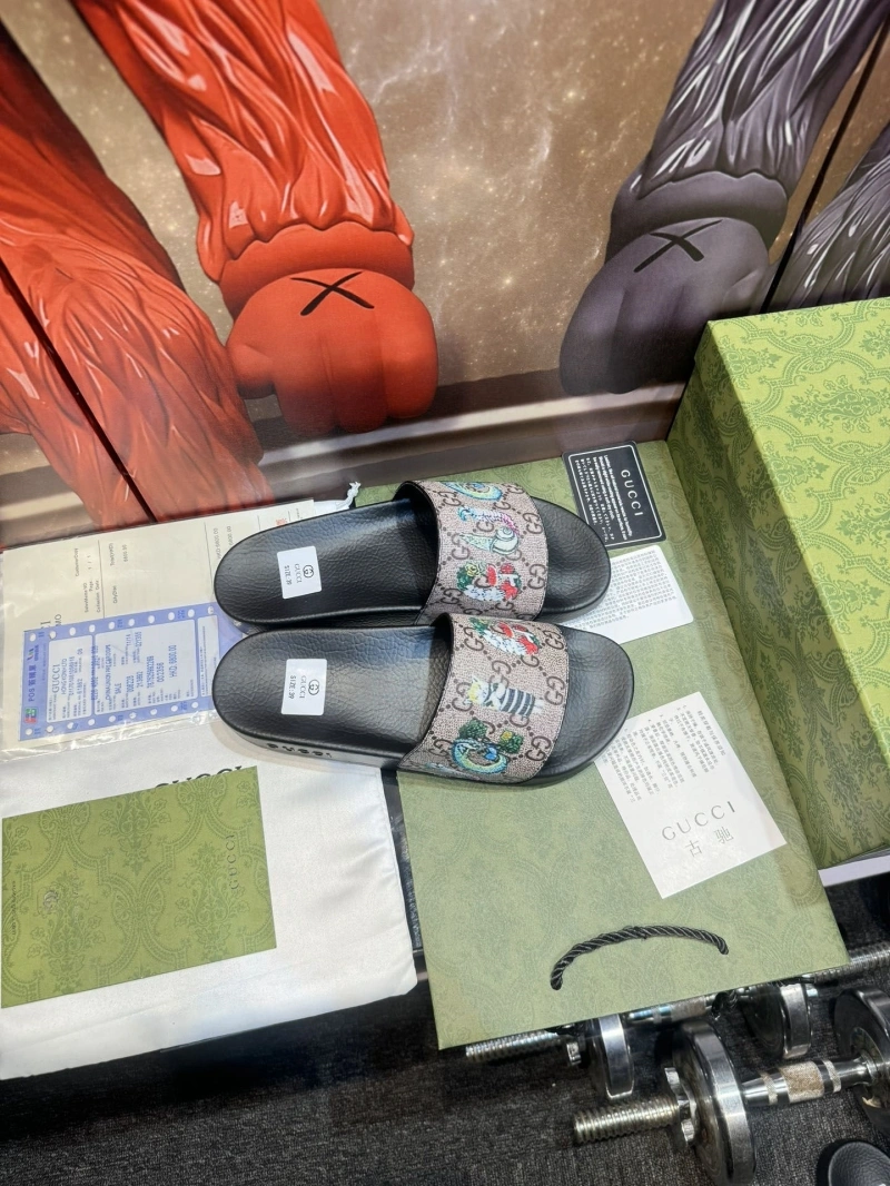 Versatile Gxccx Slippers 164606