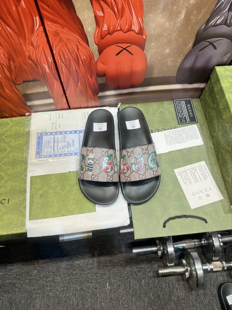 Versatile Gxccx Slippers 164606