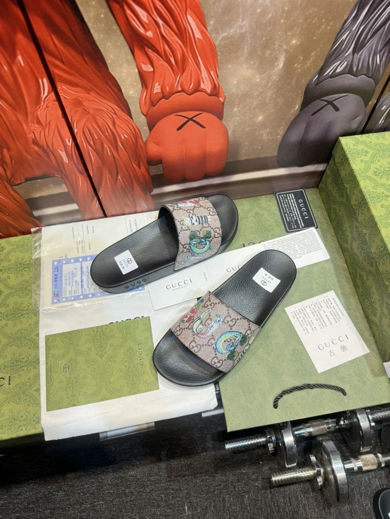 Versatile Gxccx Slippers 164606