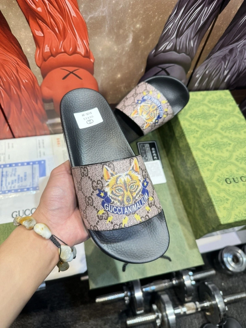 Fashionable Gxccx Slippers 164594