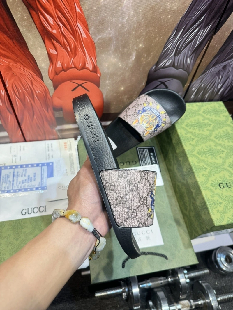 Fashionable Gxccx Slippers 164594