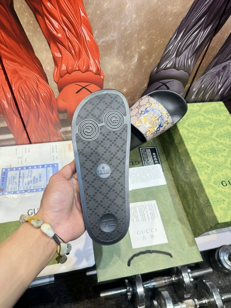 Fashionable Gxccx Slippers 164594