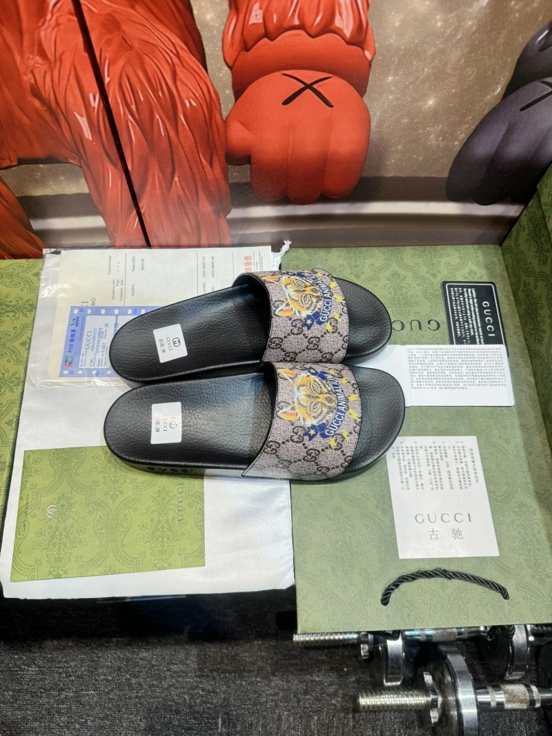 Fashionable Gxccx Slippers 164594