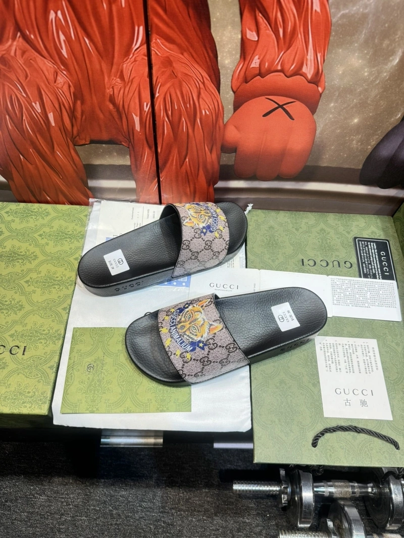 Fashionable Gxccx Slippers 164594