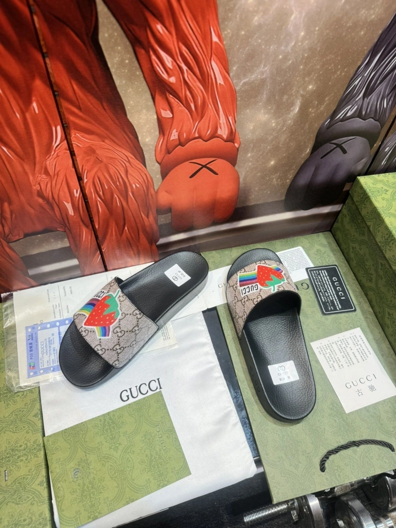 Minimalist Gxccx Slippers 164430