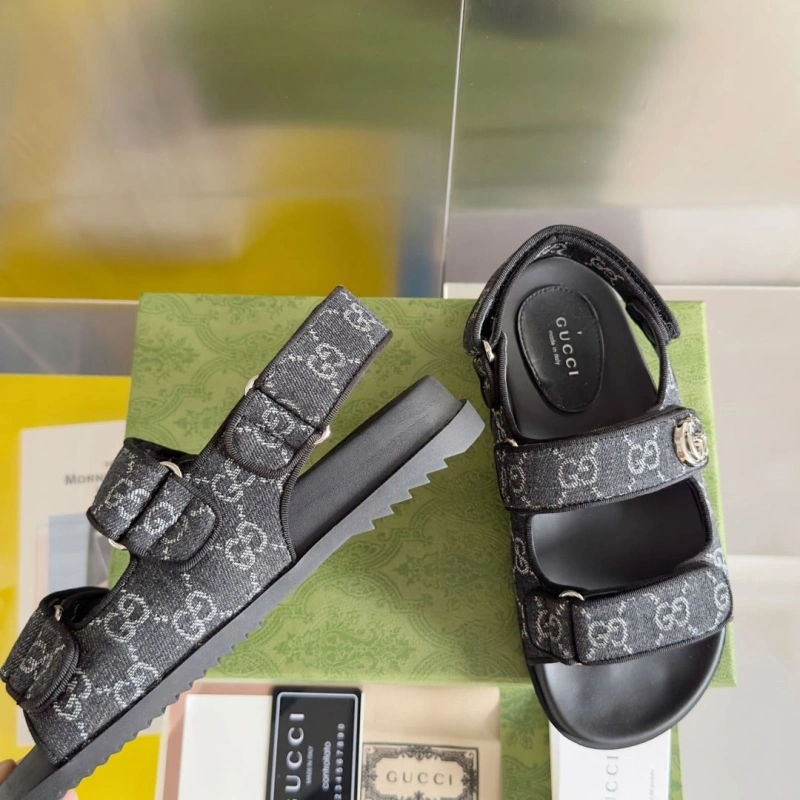 Flexible Gxccx Sandals 164842