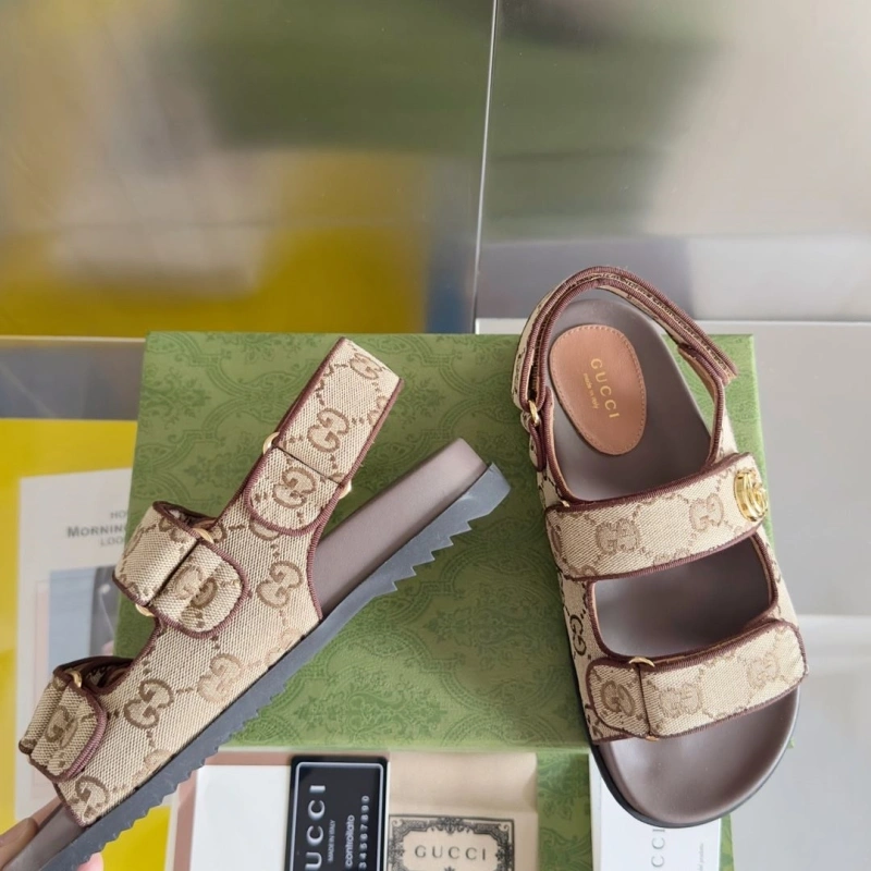 Flexible Gxccx Sandals 164873