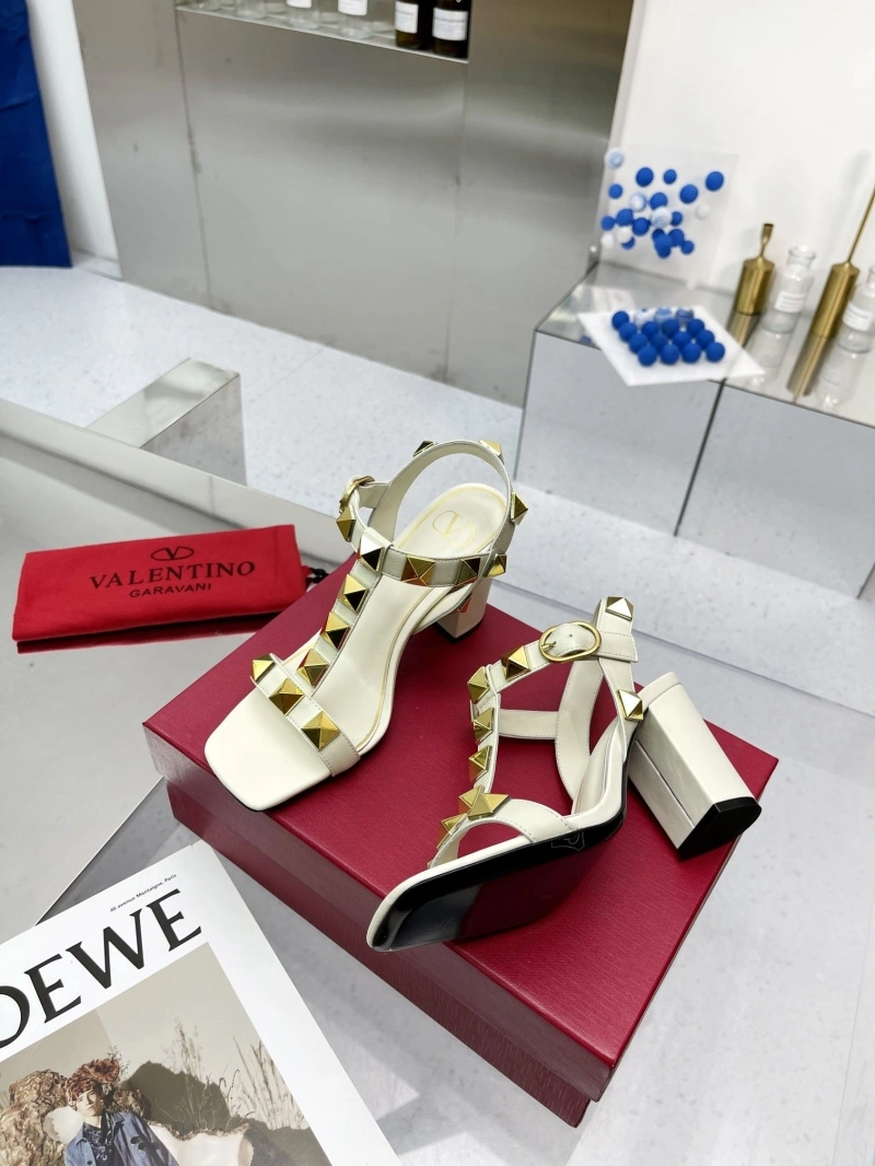 UrbanStyle Vxlxntino Sandals 231907