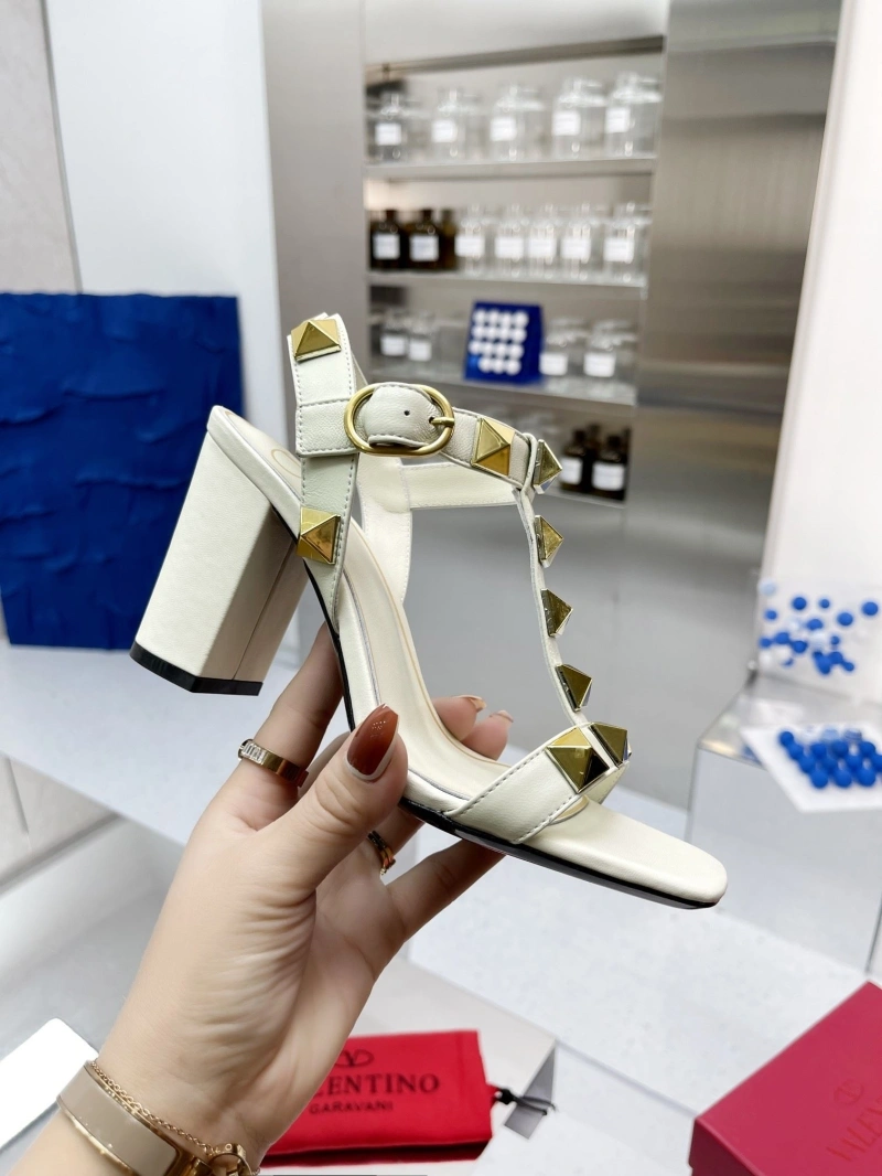 UrbanStyle Vxlxntino Sandals 231907