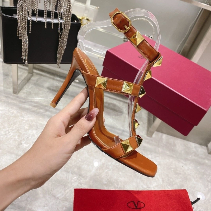 Comfortable Vxlxntino Sandals 231900