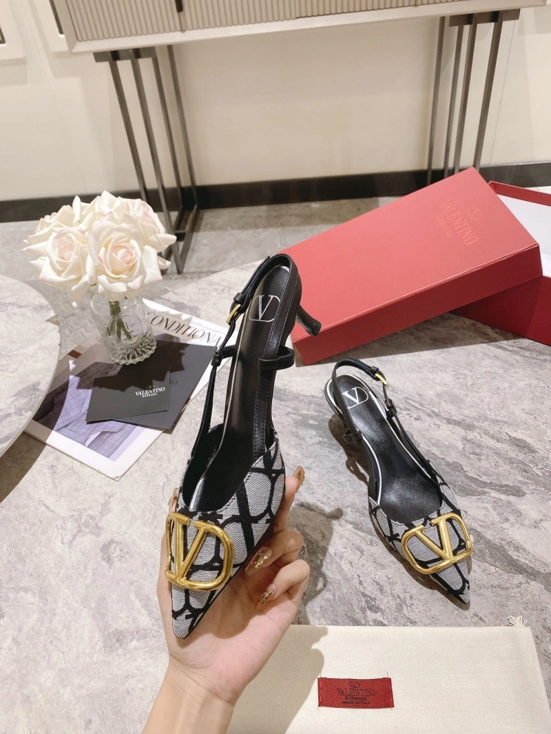 Classic Vxlxntino Sandals 231837