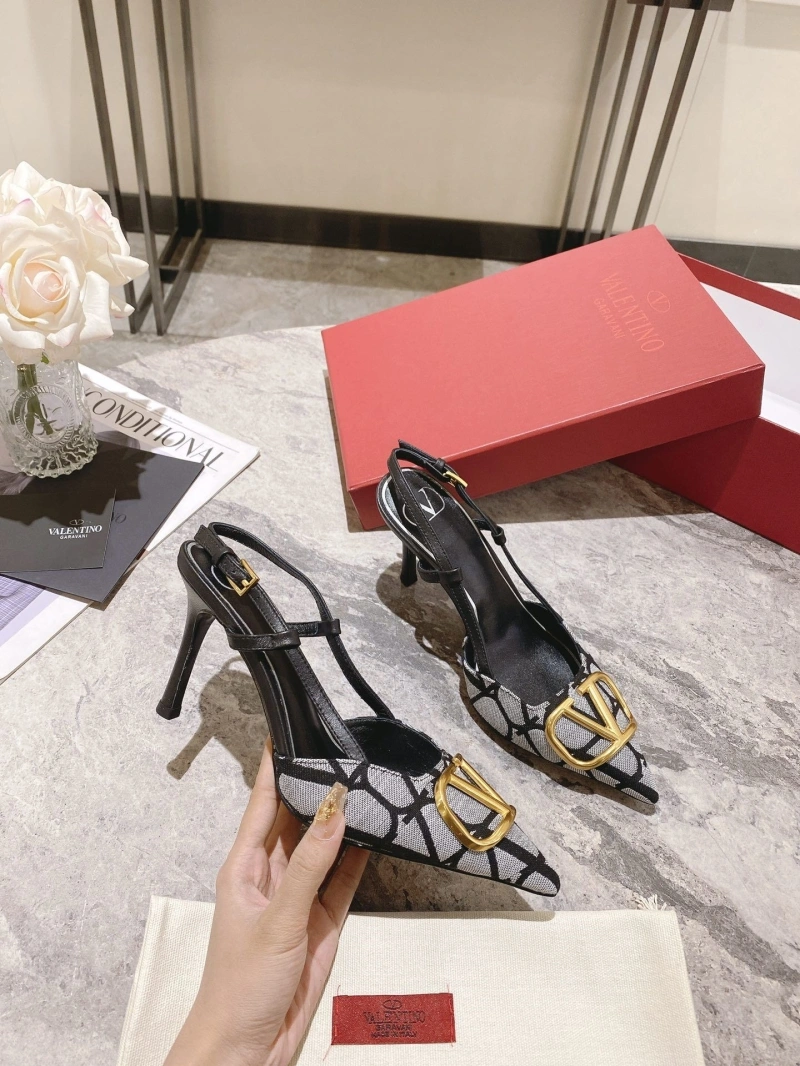 Classic Vxlxntino Sandals 231837