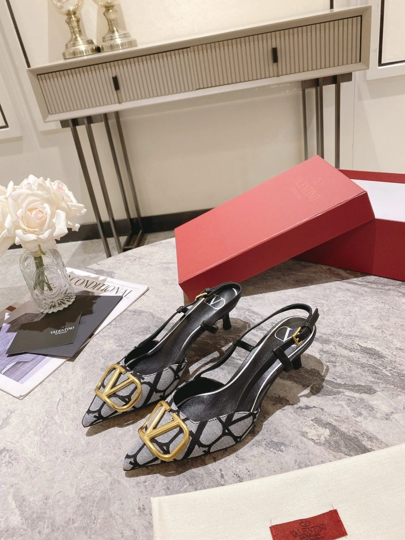 Classic Vxlxntino Sandals 231837