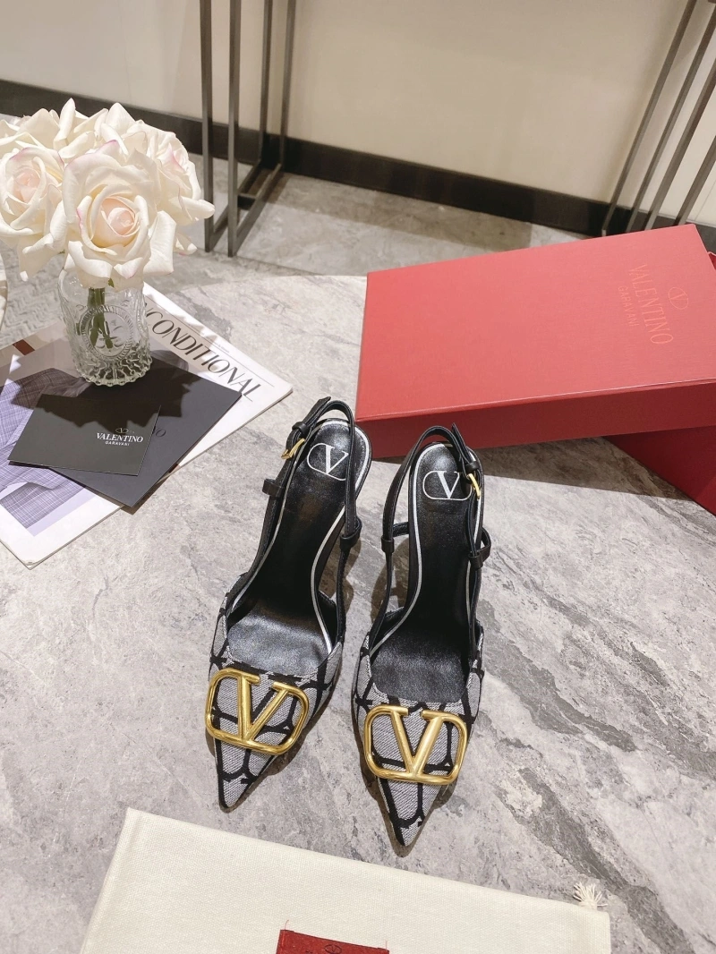 Classic Vxlxntino Sandals 231837